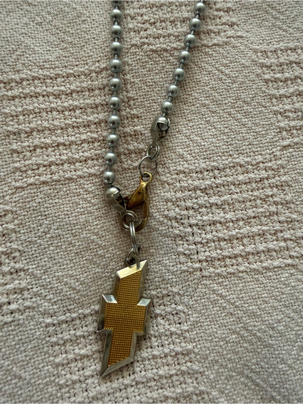 LogoArt silver and gold Chevrolet pendant necklace with pouch - Picture 3 of 4